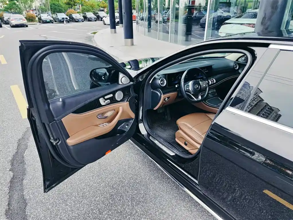Mercedes-Benz E-Class 2019 — фото 13