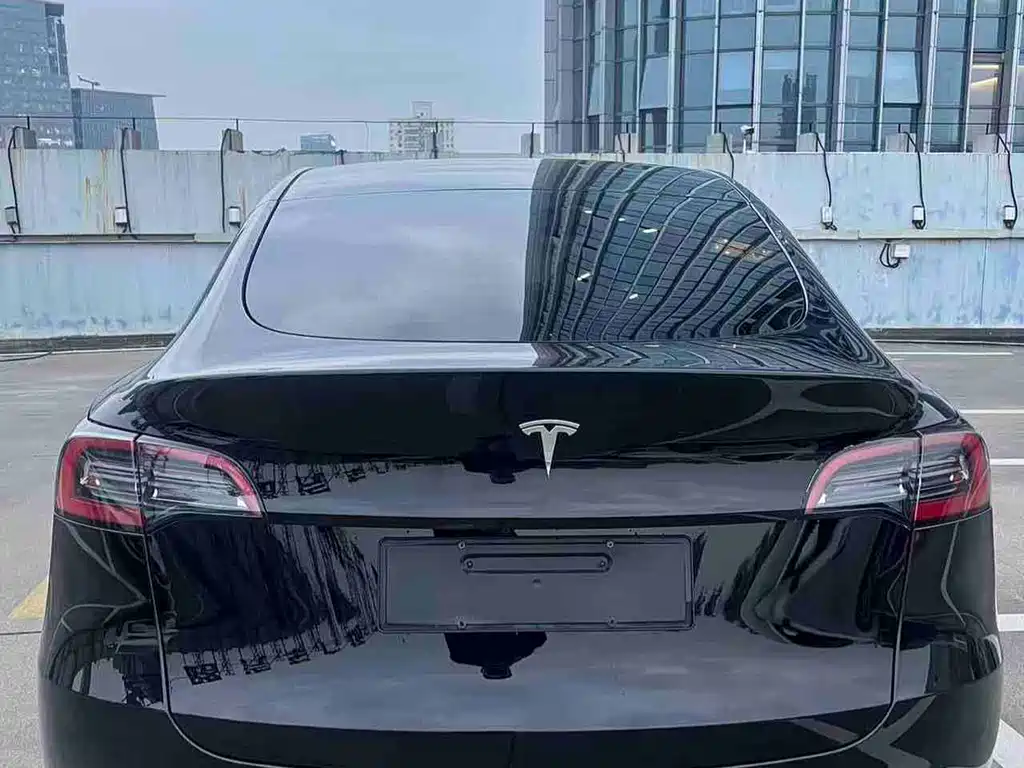 Tesla Model Y 2023 — фото 8