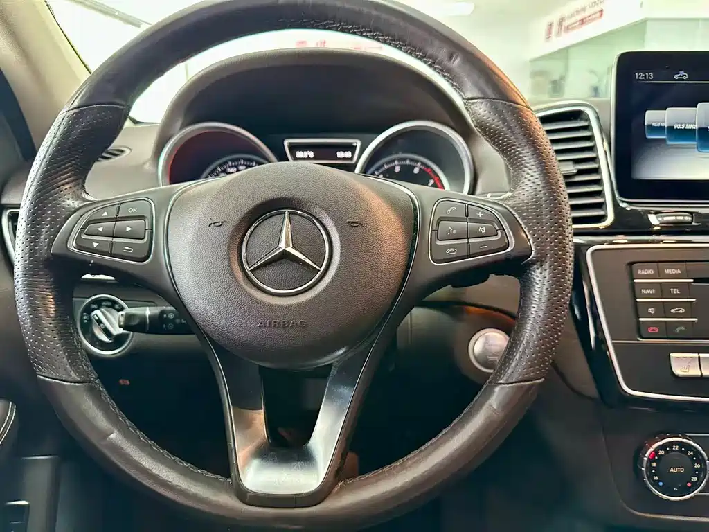 Mercedes-Benz GLE 2016 — фото 16