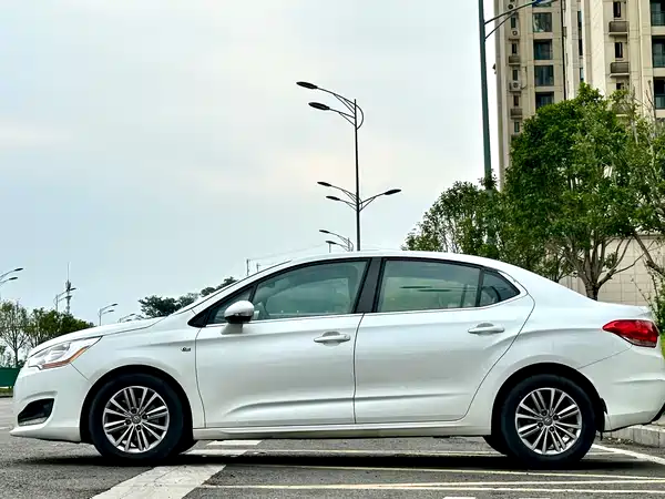 Citroën C4L 2014