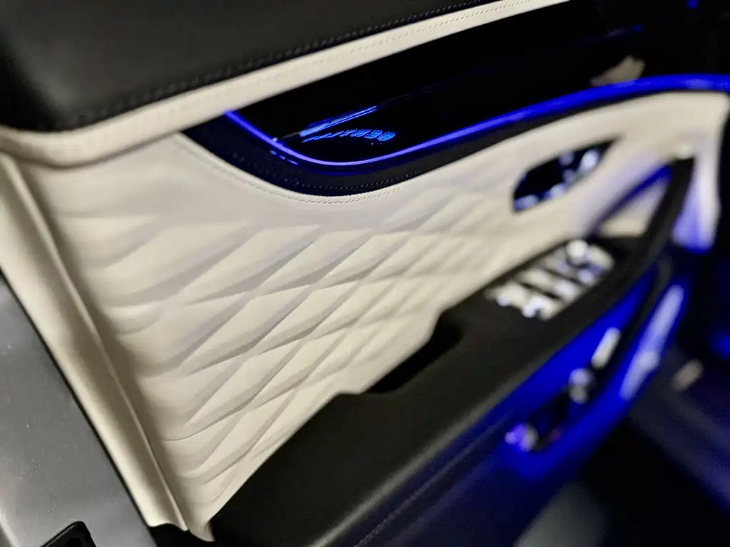 Bentley Flying Spur 2023 — фото 19