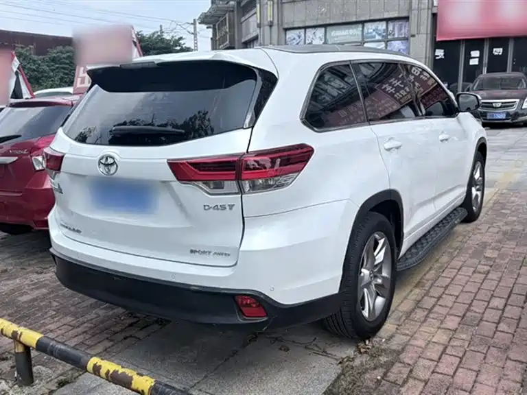 Toyota Highlander 2022 — фото 17