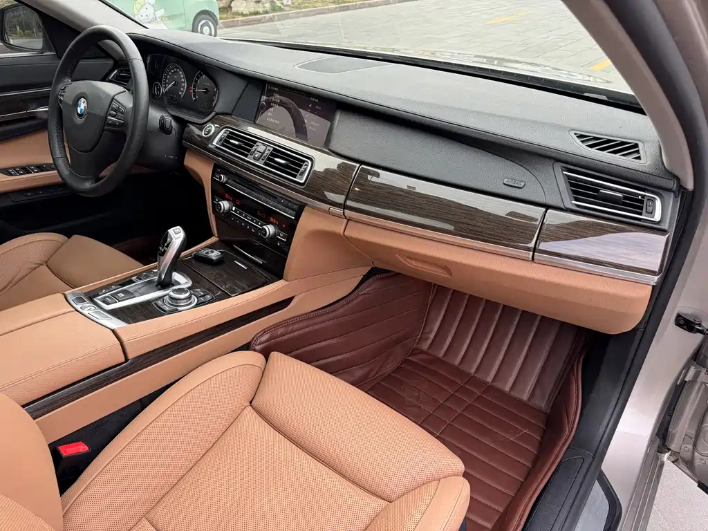 BMW 7 Series 2012 — фото 22