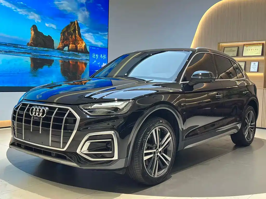 Audi Q5L 2022 — фото 1
