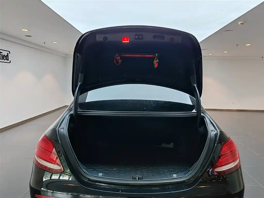 Mercedes-Benz E-Class 2019 — фото 14