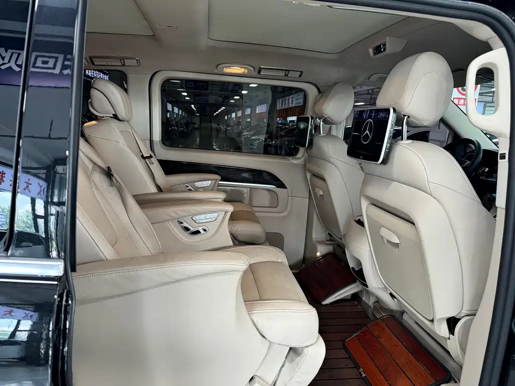 Mercedes-Benz V-Class 2017 — фото 9