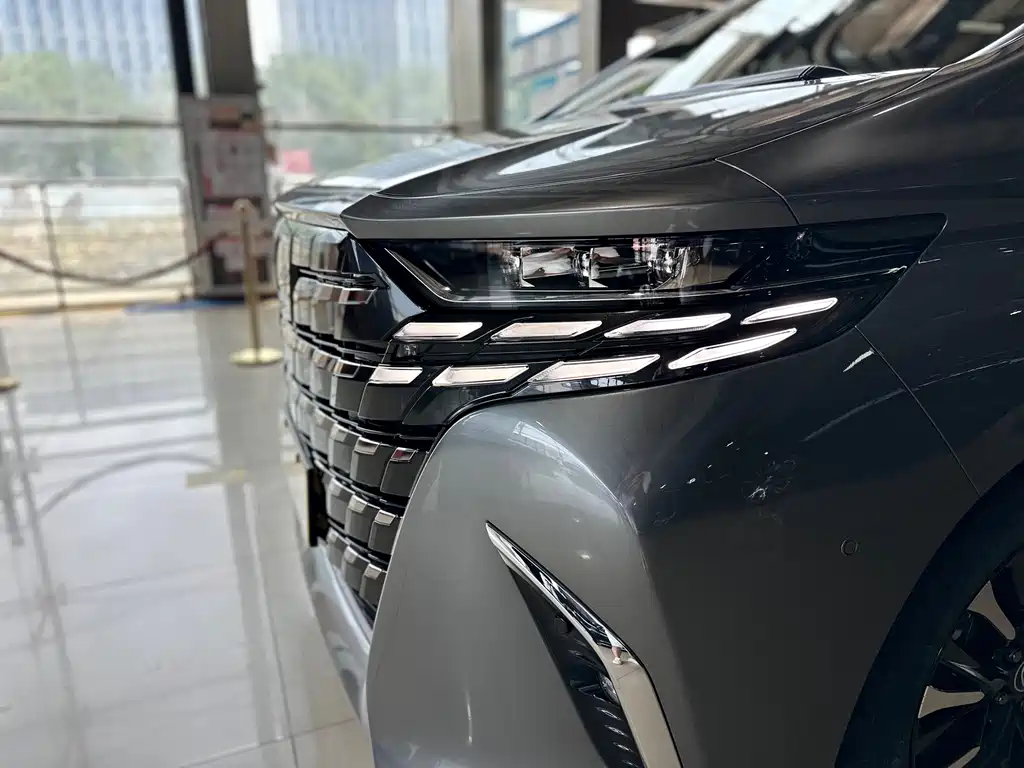 Toyota Alphard 2023