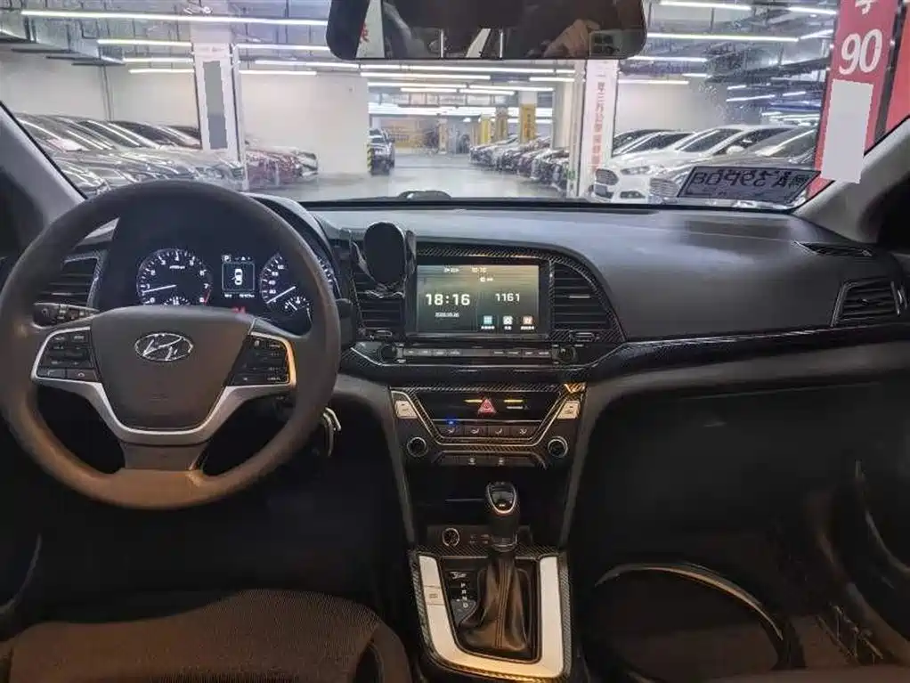 Hyundai Elantra 2017 — фото 8