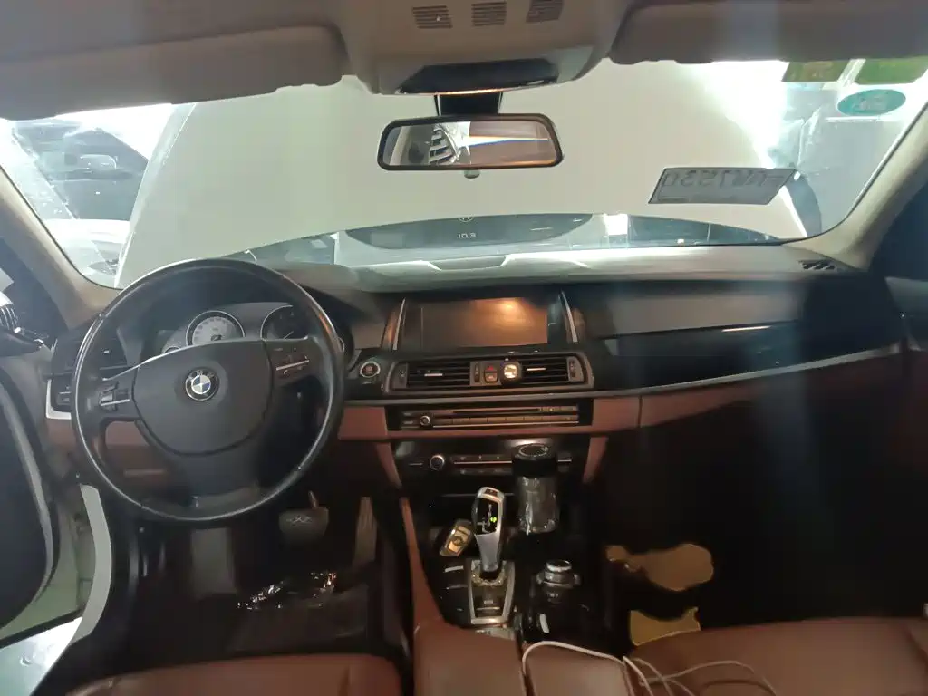 BMW 5 Series 2015 — фото 13