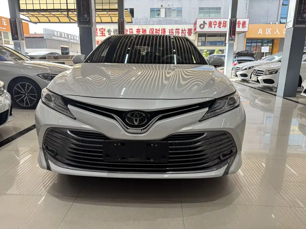 Toyota Camry 2021 — фото 2