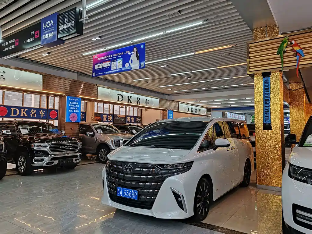 Toyota Alphard 2024 — фото 1