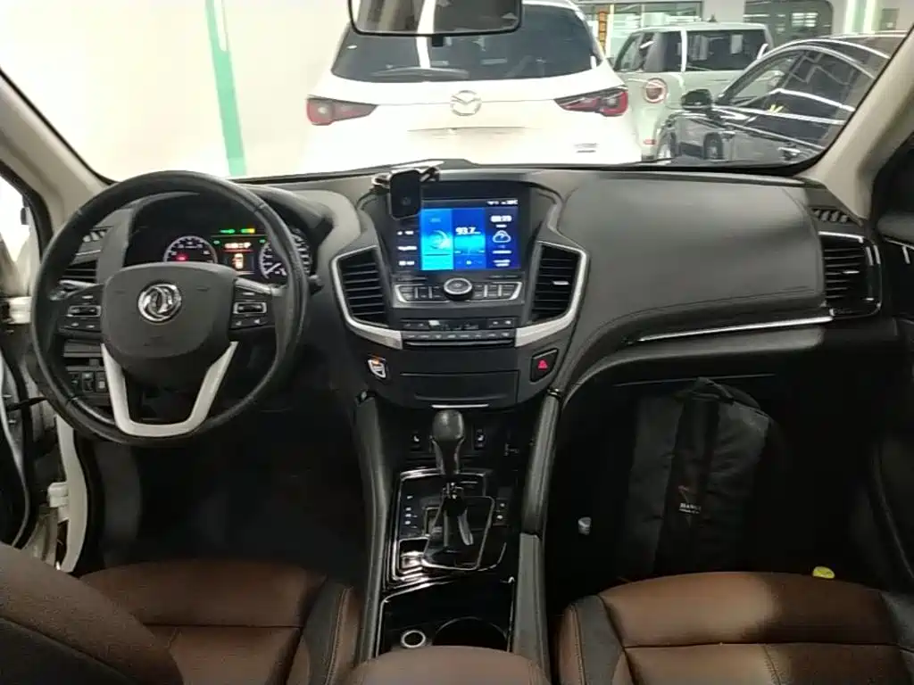 Dongfeng Fengshen AX7 2018 — фото 10