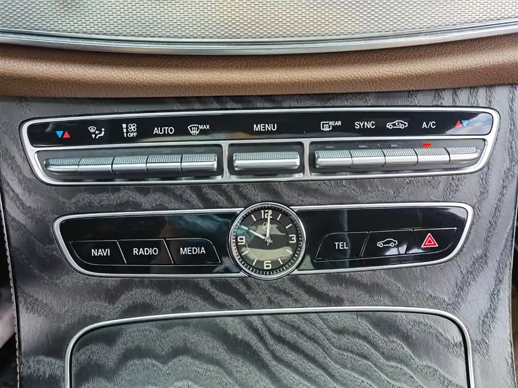 Mercedes-Benz E-Class 2020 — фото 28