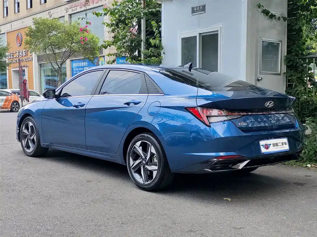 Hyundai Elantra 2022