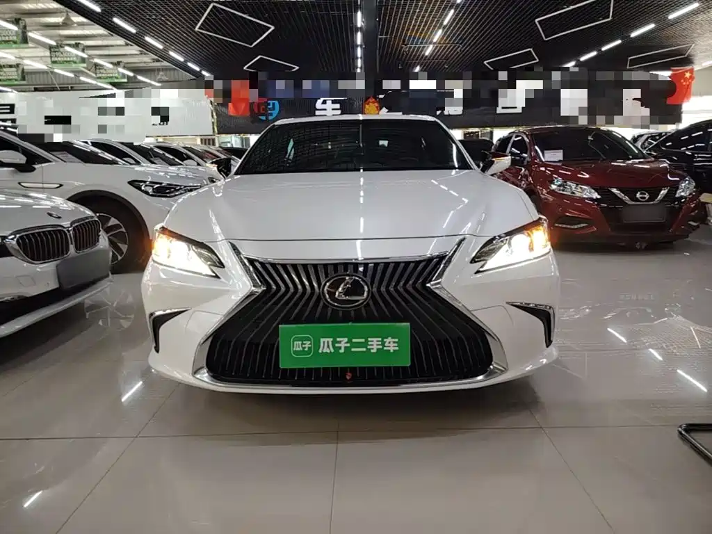 Lexus ES 2020