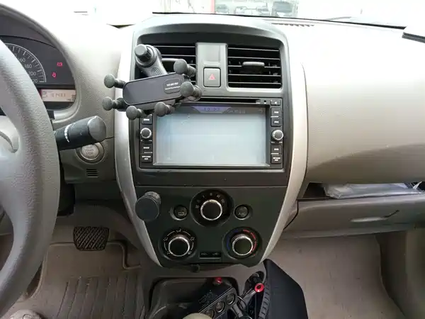 Nissan Sunny 2015