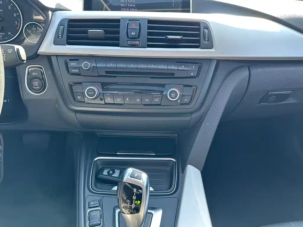 BMW 3 Series 2016 — фото 16