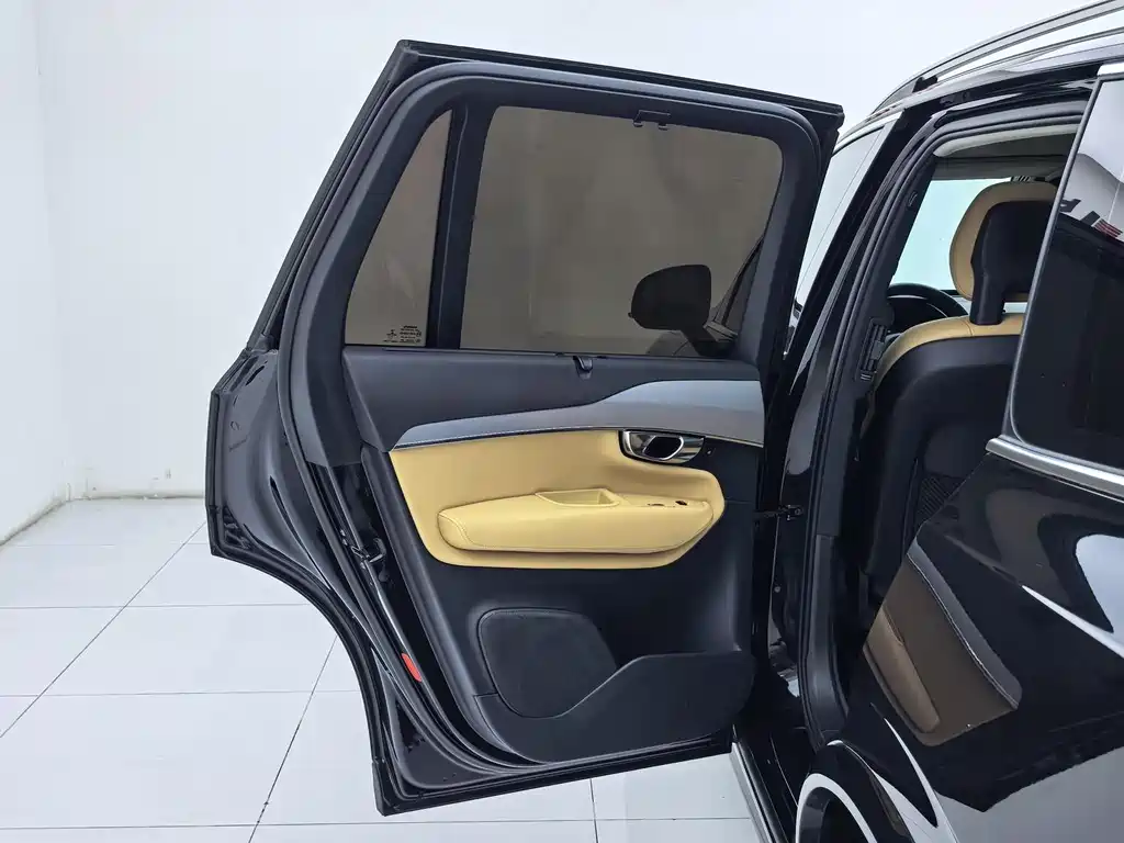 Volvo XC90 2016 — фото 22