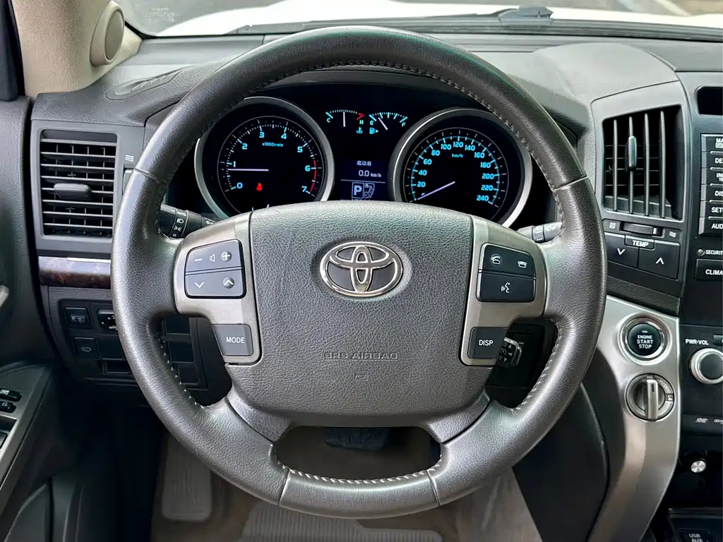 Toyota Land Cruiser 2010 — фото 7