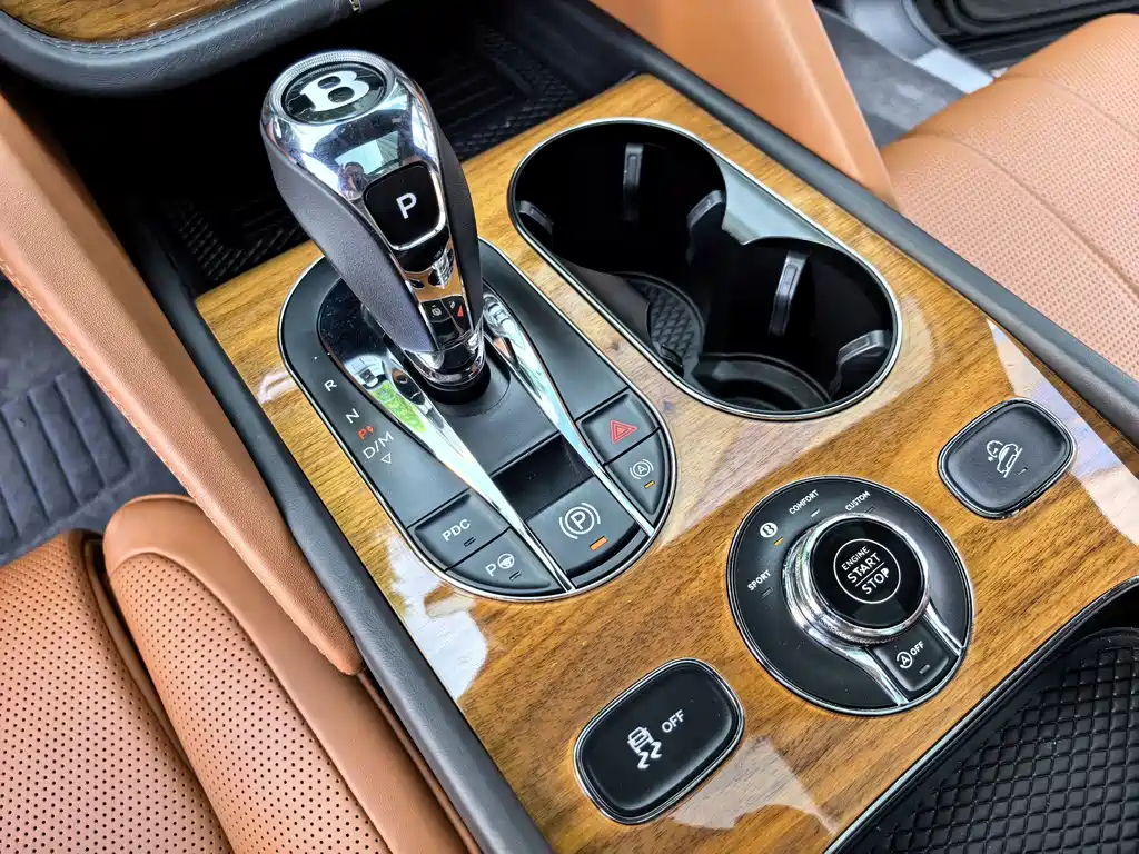 Bentley Bentayga 2021 — фото 11