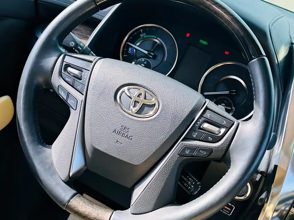 Toyota Alphard 2023 — фото 28