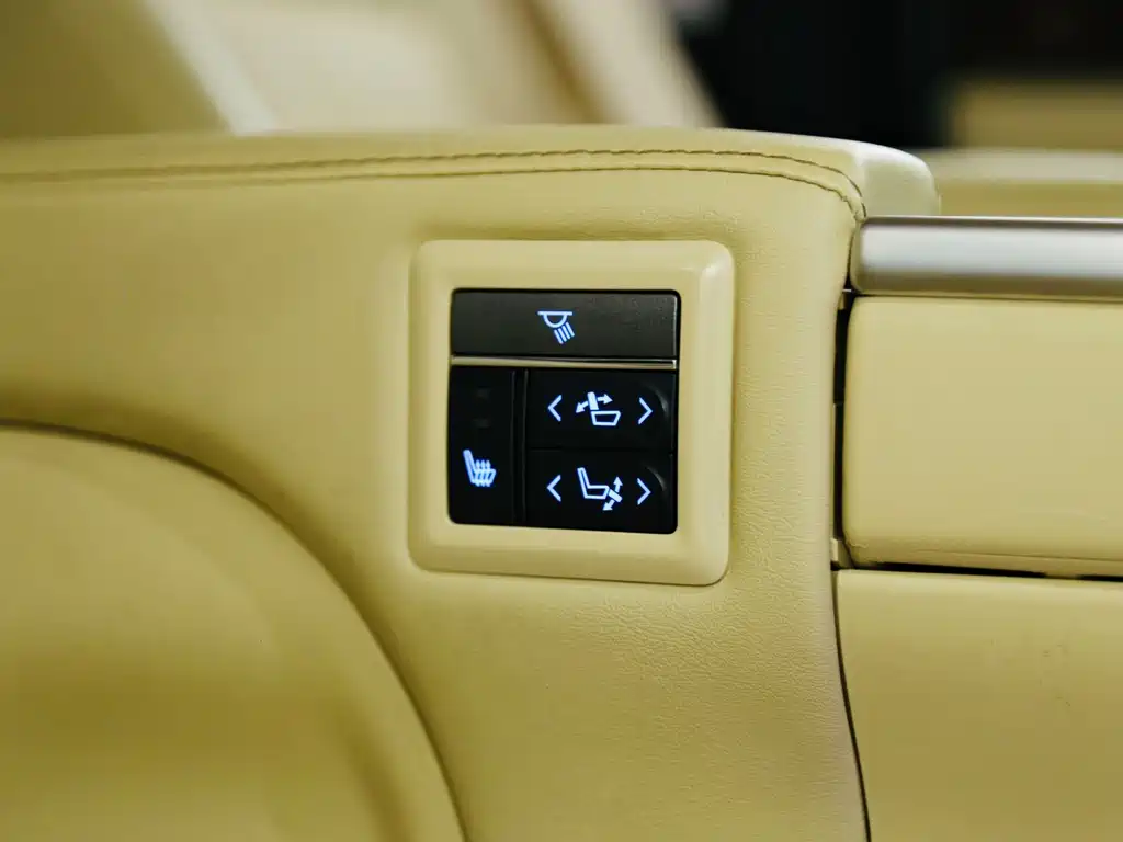 Toyota Alphard 2021 — фото 18