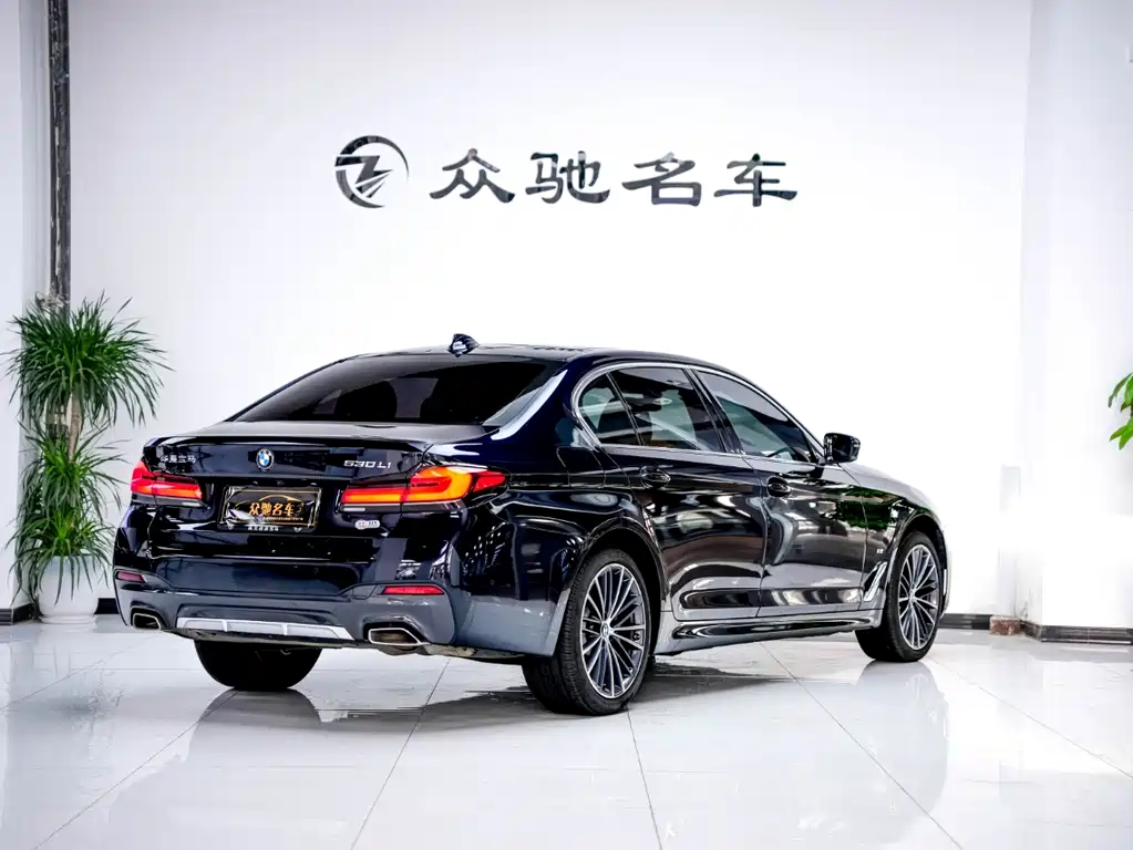 BMW 5 Series 2023 — фото 9