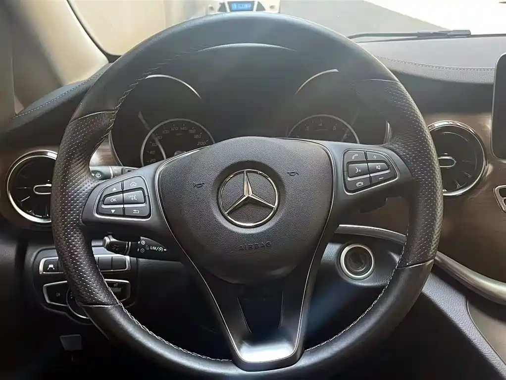 Mercedes-Benz V-Class 2021 — фото 14