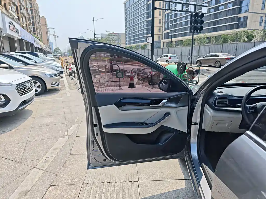 BYD Qin PLUS 2022 — фото 13