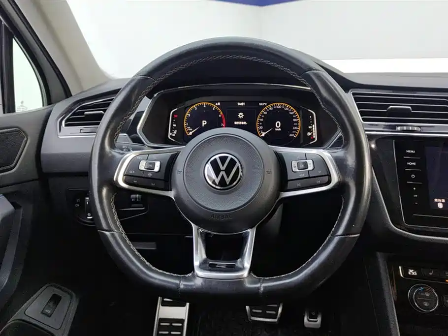 Volkswagen Tiguan L 2021 — фото 15