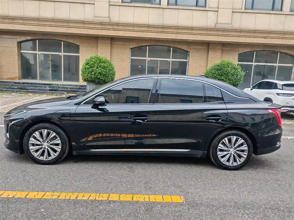 Hongqi E-QM5 2023 — фото 9