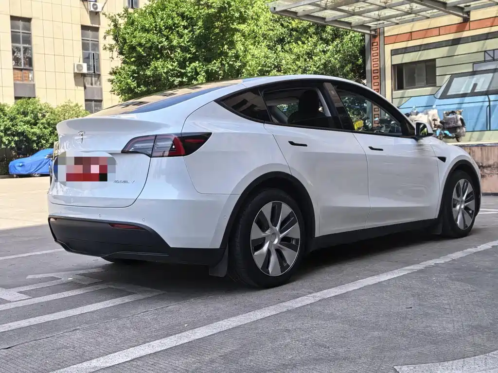 Tesla Model Y 2022 — фото 12