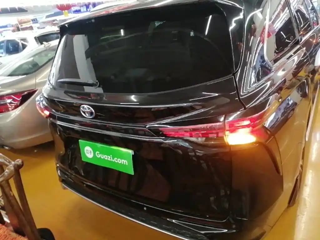 Toyota Granvia 2024