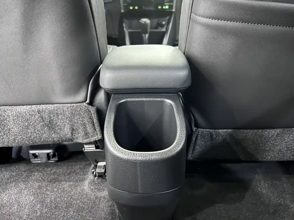 Toyota Yaris L 2022 — фото 14