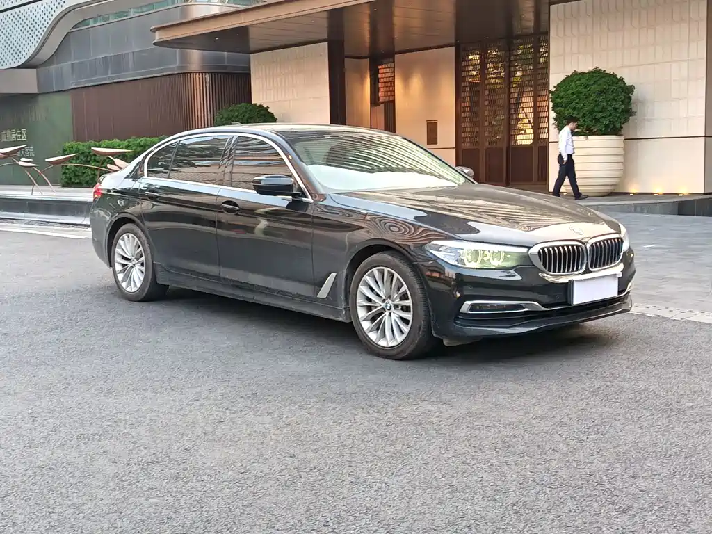 BMW 5 Series 2019 — фото 3