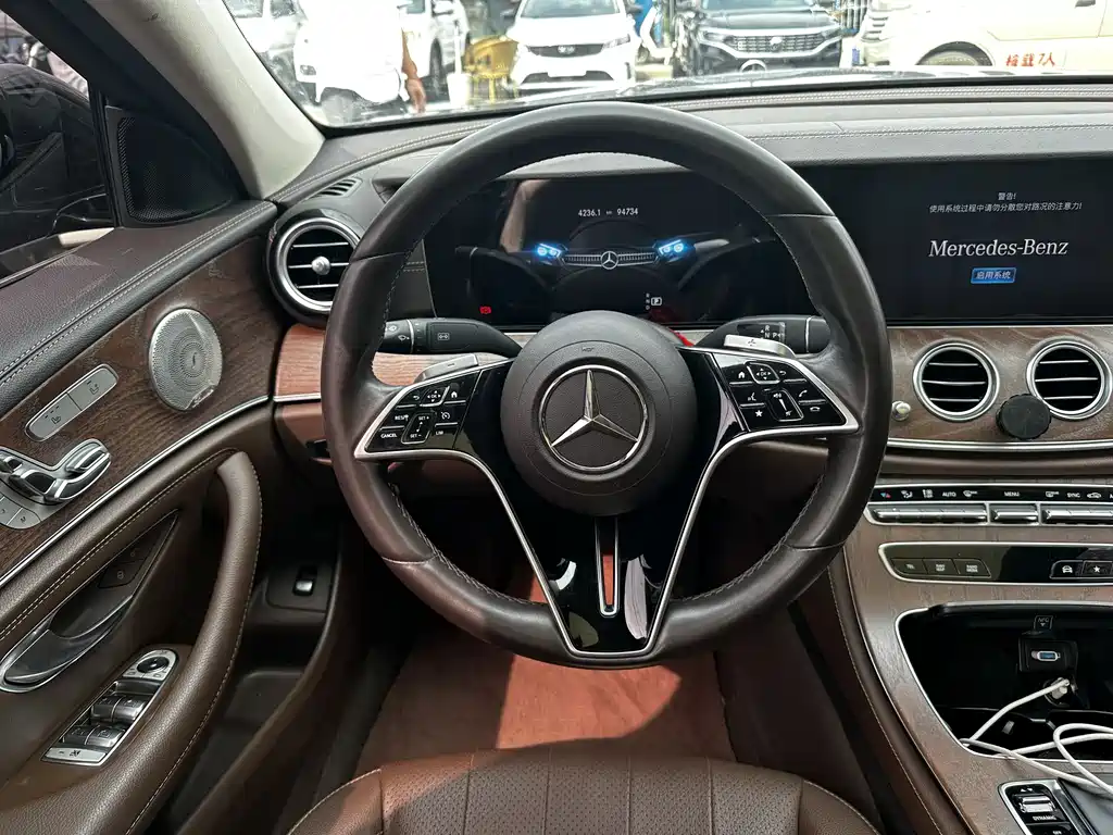Mercedes-Benz E-Class 2023 — фото 10