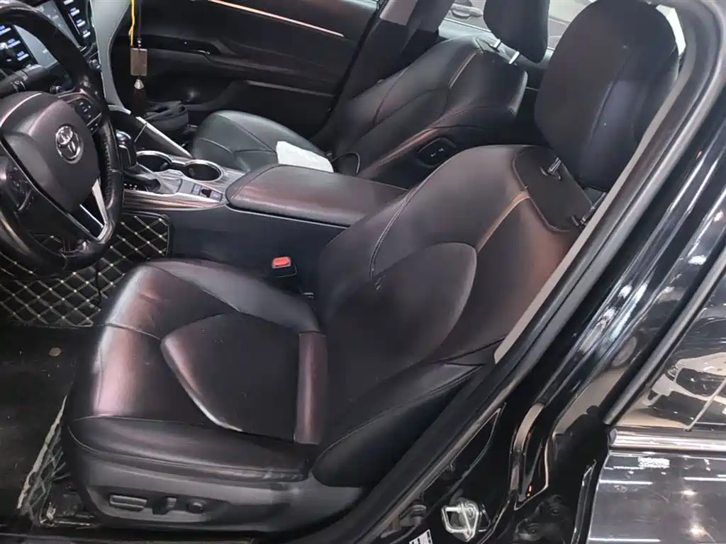 Toyota Camry 2018 — фото 15