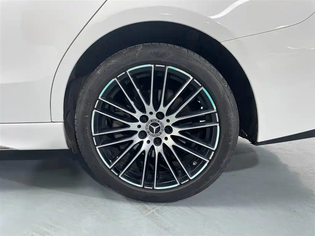 Mercedes-Benz C-Class 2023 — фото 12
