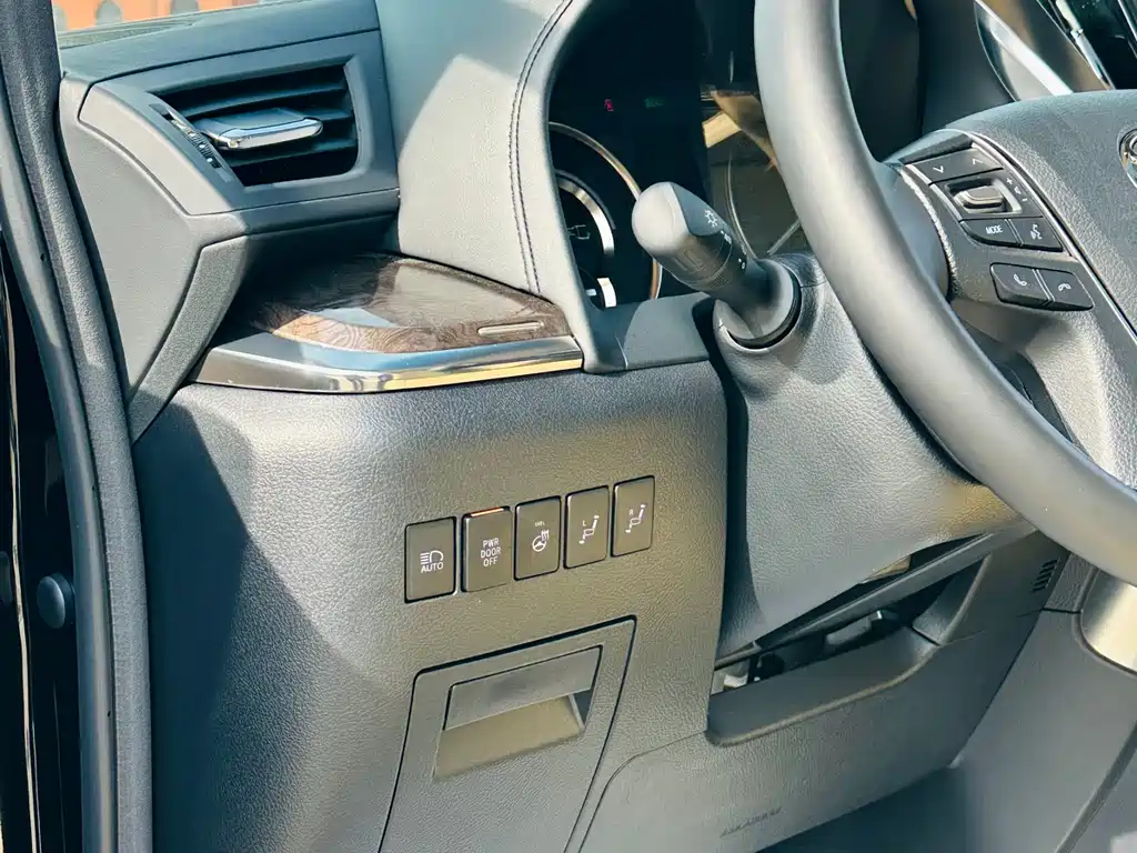 Toyota Vellfire 2021 — фото 16