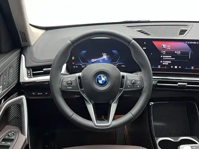 BMW iX1 2024 — фото 10