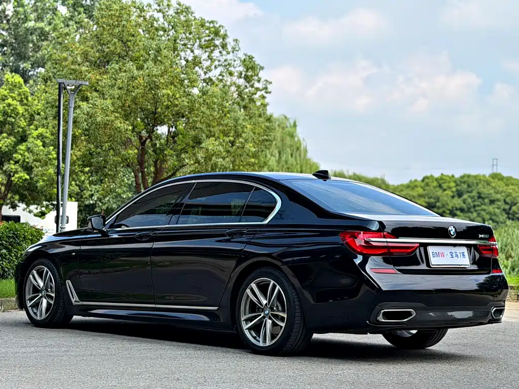BMW 7 Series 2017 — фото 15