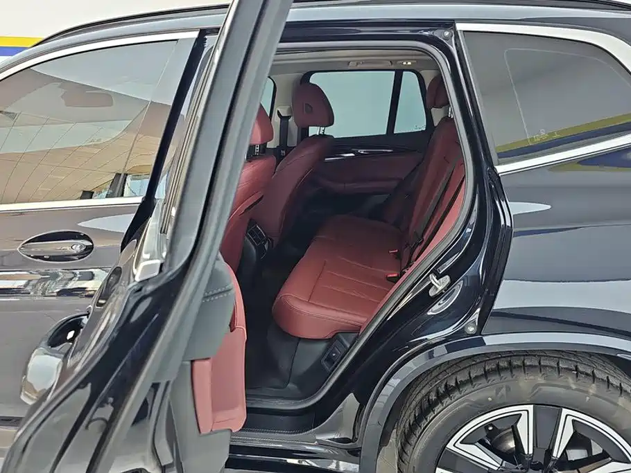 BMW iX3 2024 — фото 11
