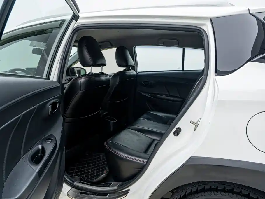 Toyota Yaris L 2022 — фото 14