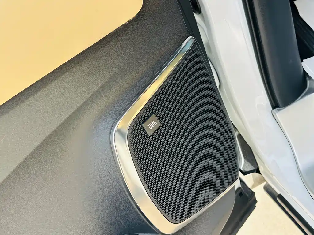 Toyota Alphard 2023 — фото 15