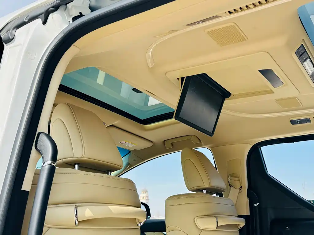 Toyota Alphard 2023 — фото 22