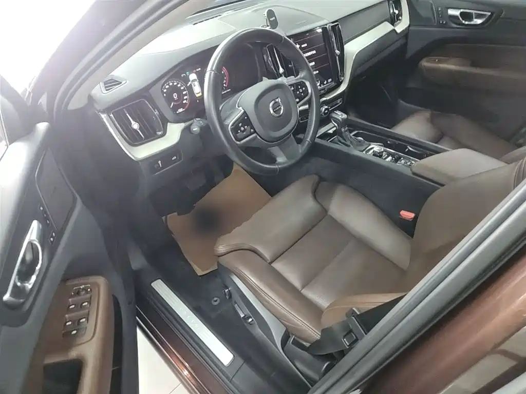Volvo XC60 2020 — фото 16