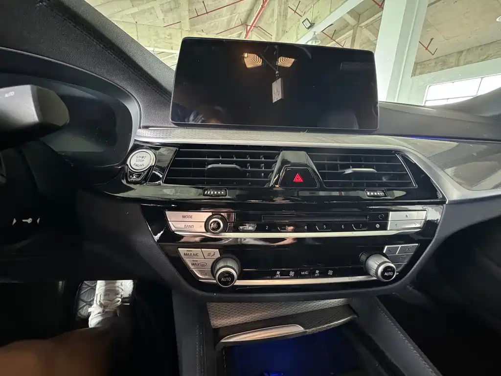 BMW 5 Series 2019 — фото 12