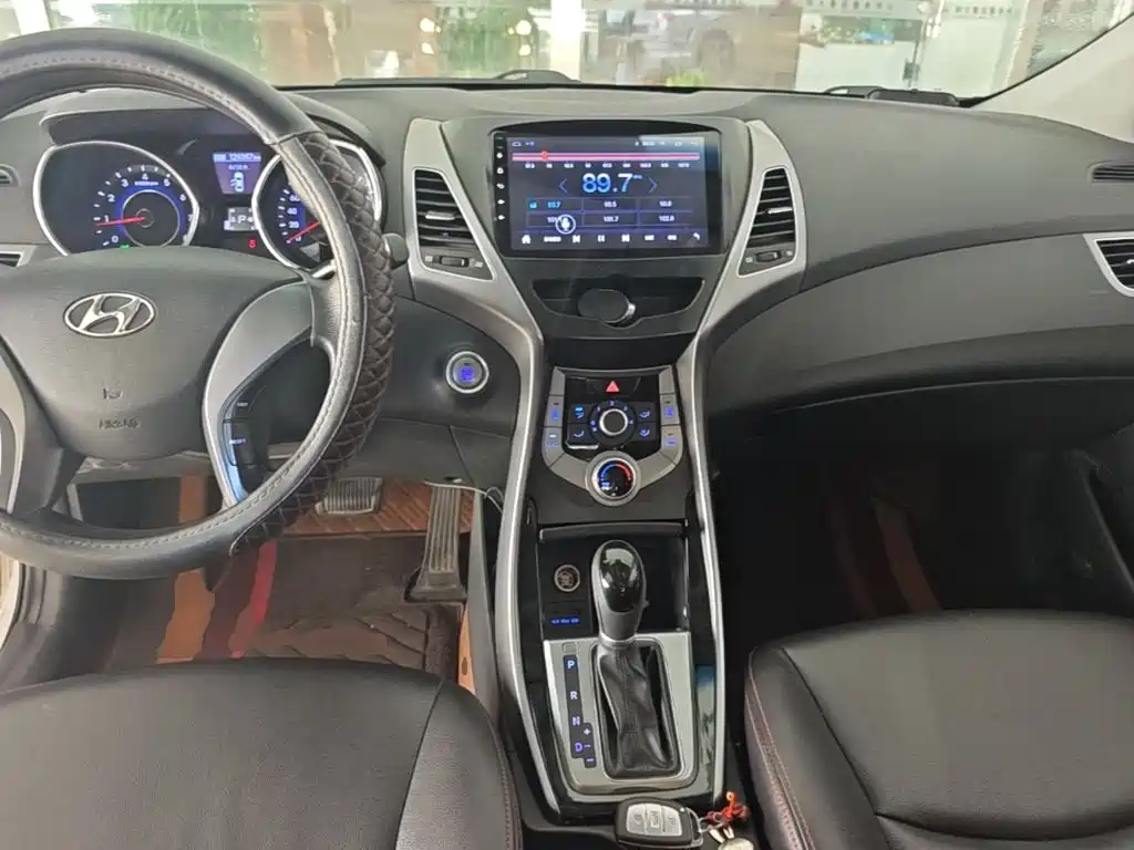 Hyundai Elantra Langdong 2015 — фото 10