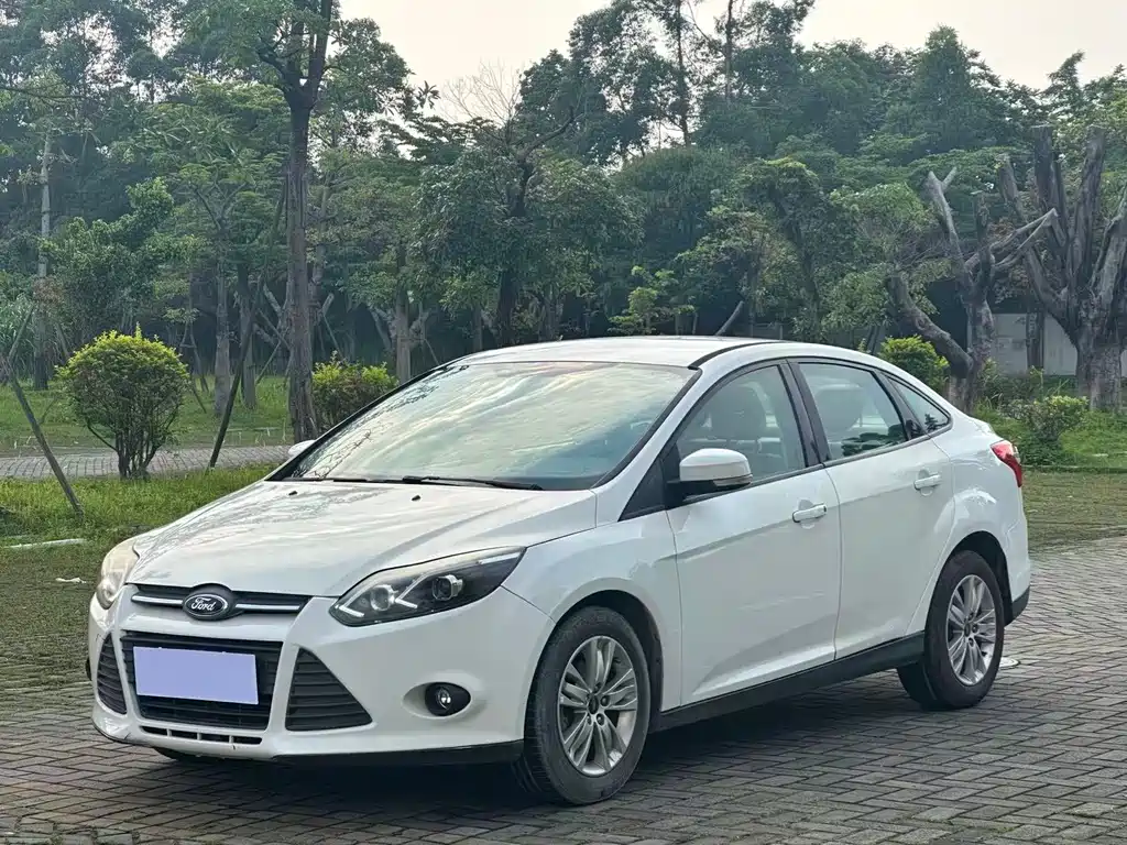 Ford Focus 2014 — фото 1