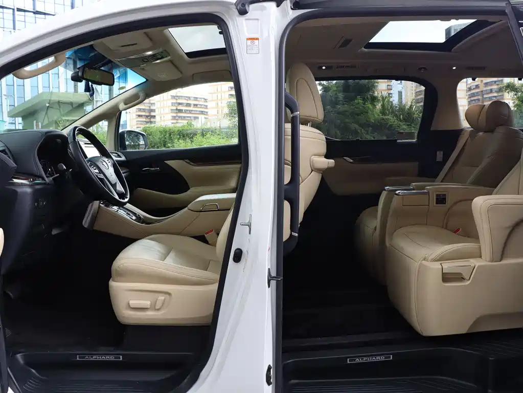 Toyota Alphard 2018 — фото 13